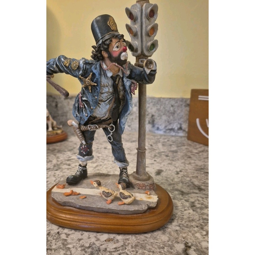 Rare "Clowning in America" Figurine - The Policeman 1/0667 Chuck Oberstein 1998